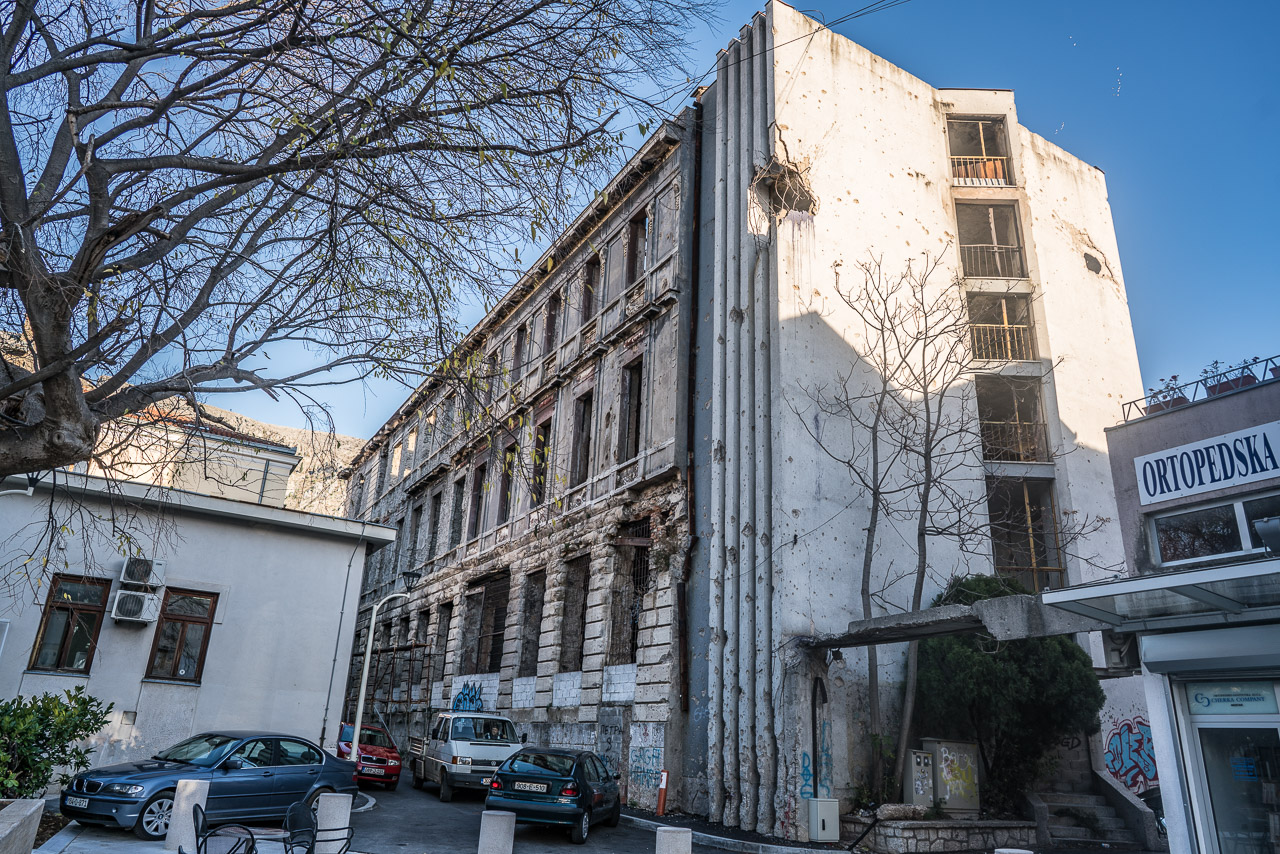 Zerschossenes Gebäude in Mostar Zerschossenes Gebäude in Mostar